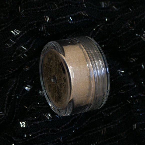 OVERSHADOW HIGH SHIMMER MINERAL EYESHADOW Net wt 0.02 oz / 0.57 g - Picture 8 of 9